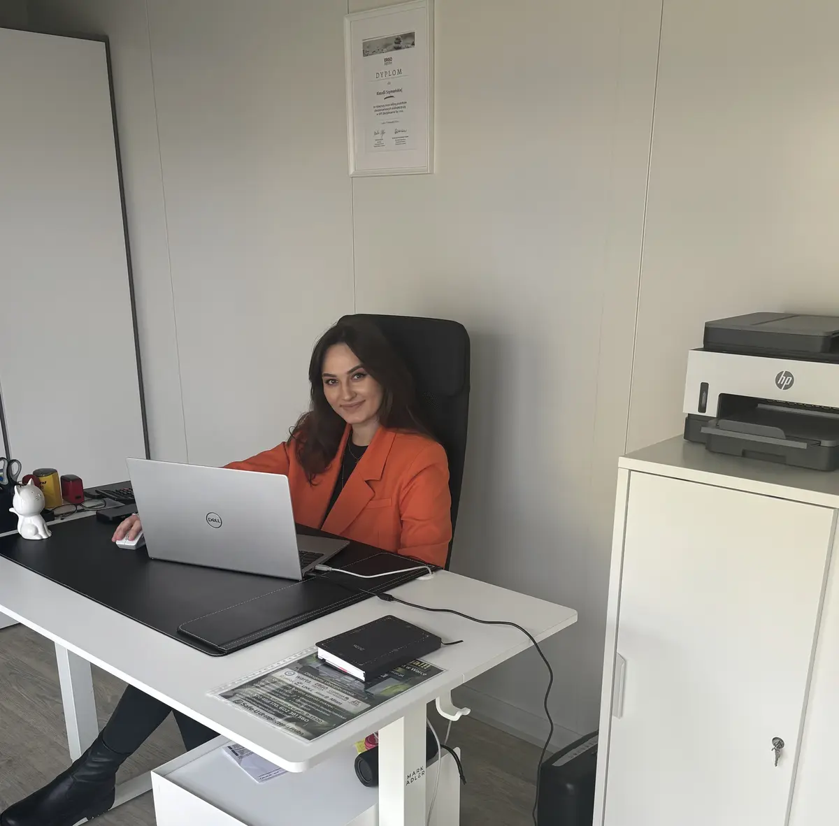 Klaudia z obsługi klienta Safe-U w biurze w Warce