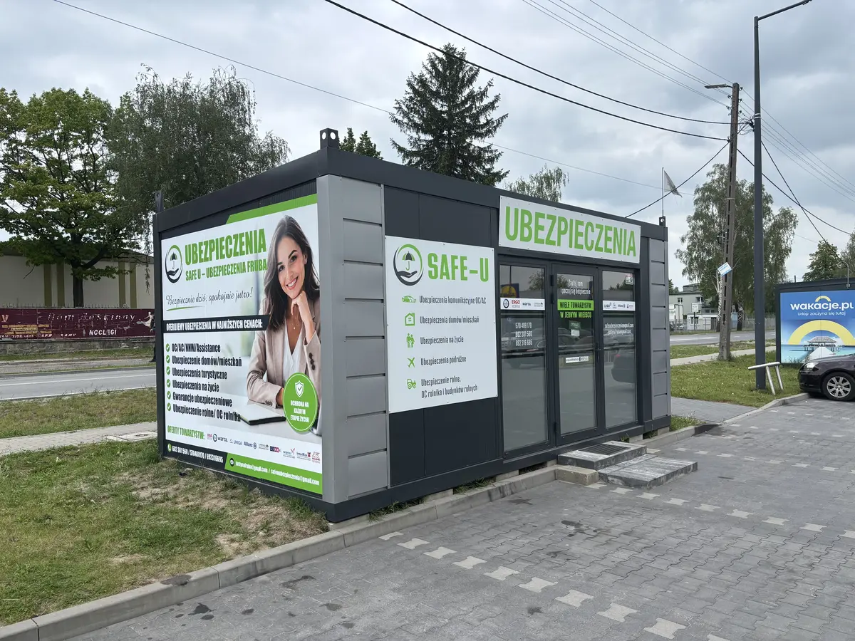 Front biura Safe-U Ubezpieczenia w Warce — ul. Puławska 30b